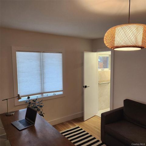 25 Lewis Lane, Port Washington, NY 11050