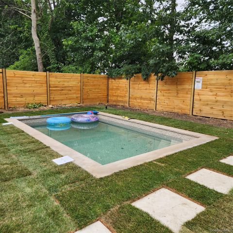 25 Lewis Lane, Port Washington, NY 11050