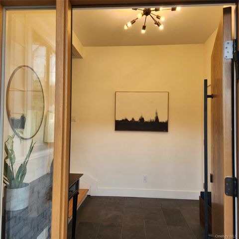 25 Lewis Lane, Port Washington, NY 11050