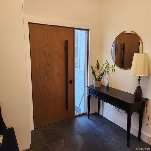 25 Lewis Lane, Port Washington, NY 11050