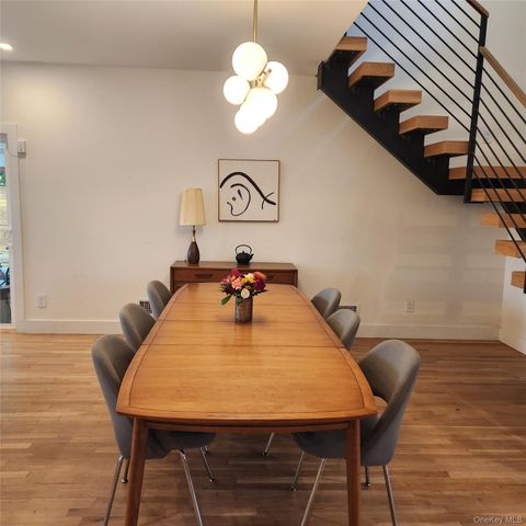 25 Lewis Lane, Port Washington, NY 11050