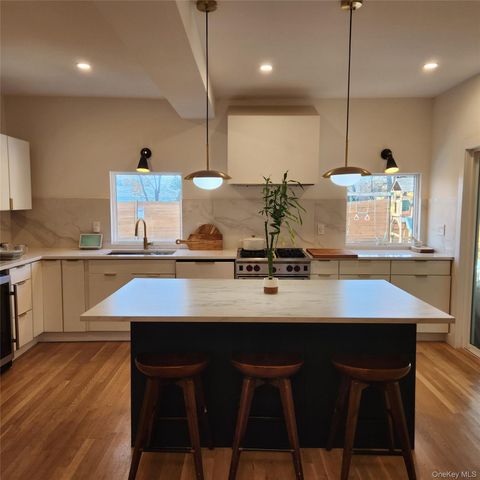 25 Lewis Lane, Port Washington, NY 11050