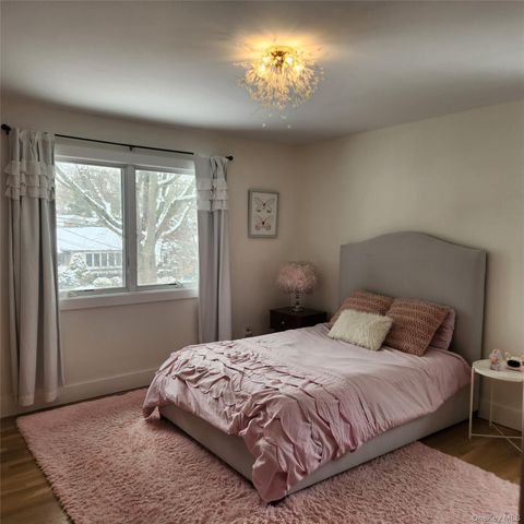 25 Lewis Lane, Port Washington, NY 11050
