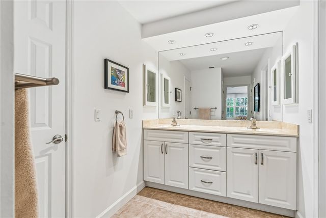 200 Sable Oak Lane 204, Vero Beach, FL 32963