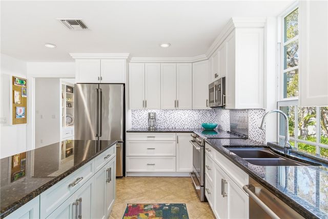 200 Sable Oak Lane 204, Vero Beach, FL 32963