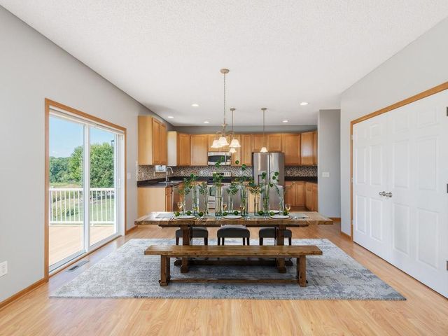 1511 Pembroke Pass, Chanhassen, MN 55317