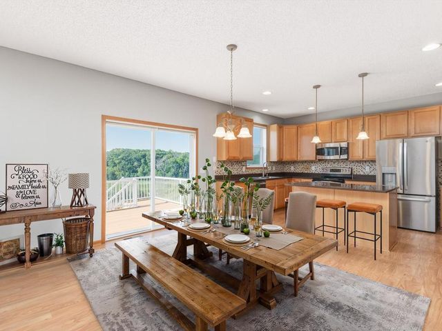 1511 Pembroke Pass, Chanhassen, MN 55317