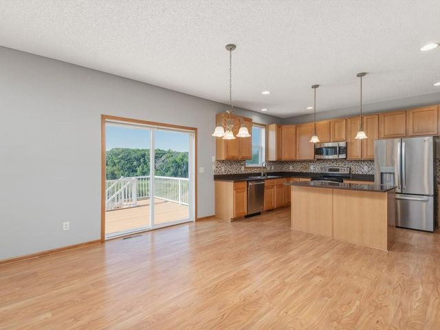1511 Pembroke Pass, Chanhassen, MN 55317