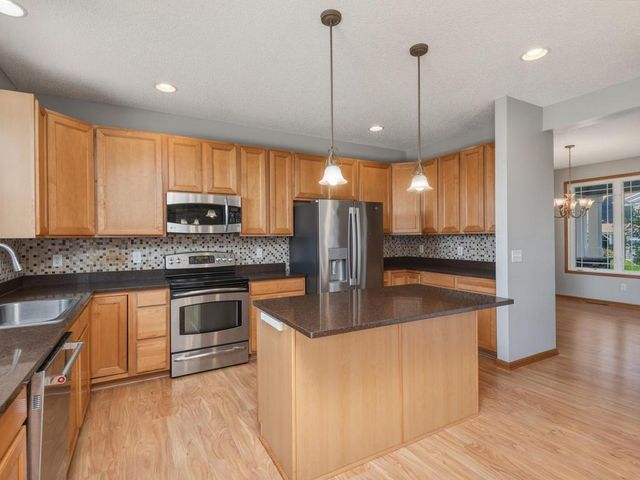 1511 Pembroke Pass, Chanhassen, MN 55317