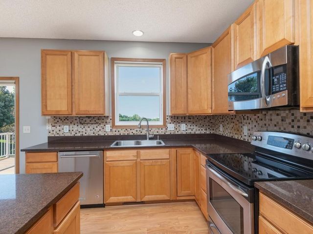 1511 Pembroke Pass, Chanhassen, MN 55317