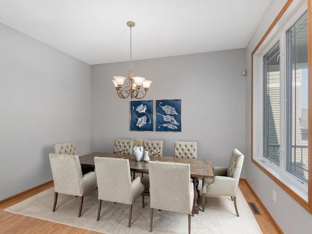 1511 Pembroke Pass, Chanhassen, MN 55317