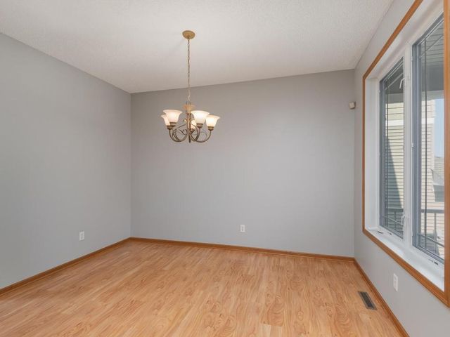1511 Pembroke Pass, Chanhassen, MN 55317