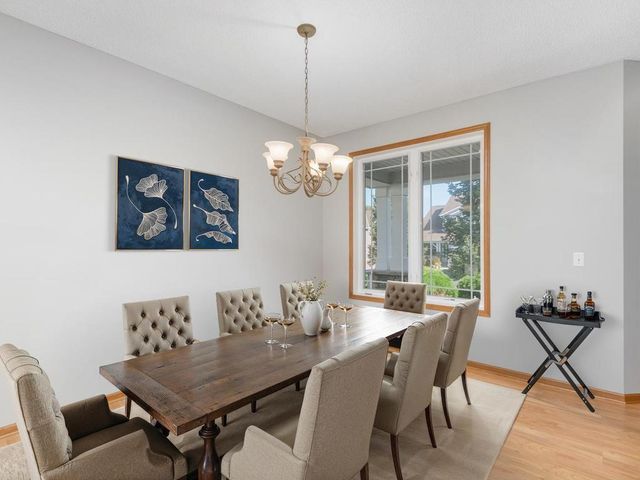 1511 Pembroke Pass, Chanhassen, MN 55317