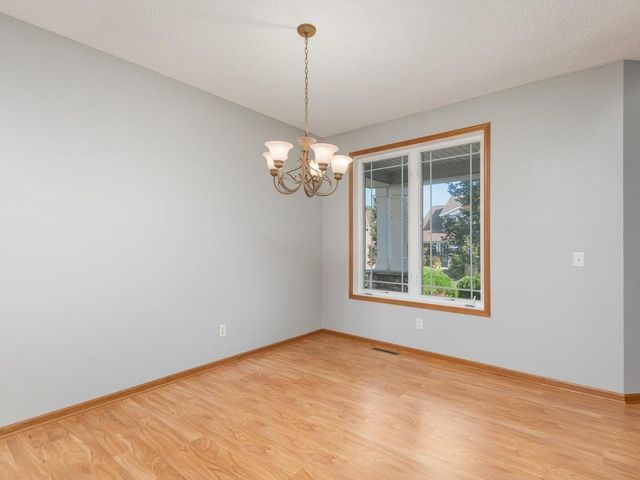 1511 Pembroke Pass, Chanhassen, MN 55317
