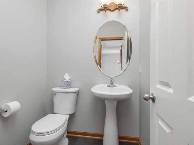 1511 Pembroke Pass, Chanhassen, MN 55317