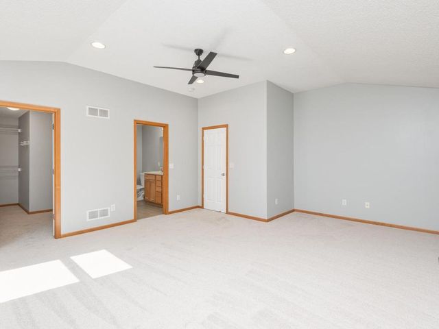 1511 Pembroke Pass, Chanhassen, MN 55317