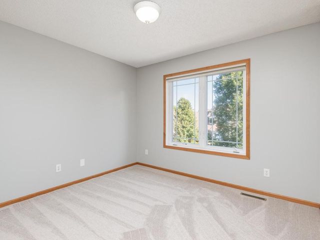 1511 Pembroke Pass, Chanhassen, MN 55317