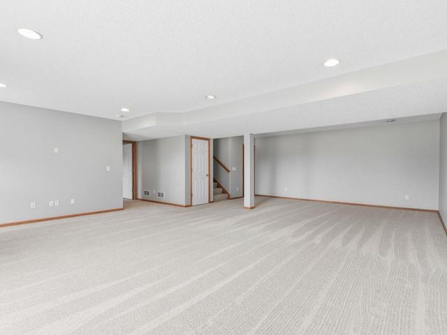 1511 Pembroke Pass, Chanhassen, MN 55317