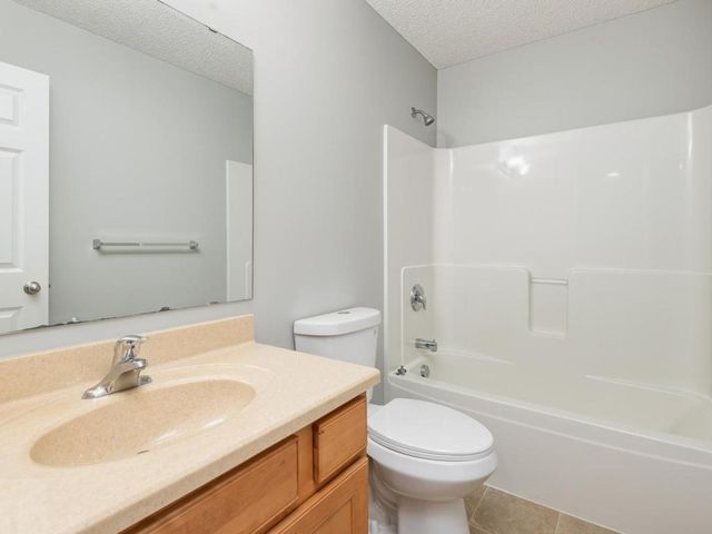 1511 Pembroke Pass, Chanhassen, MN 55317