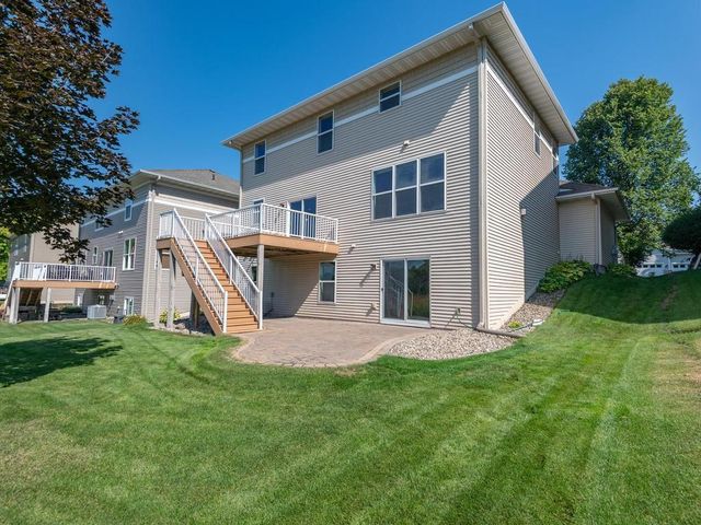 1511 Pembroke Pass, Chanhassen, MN 55317