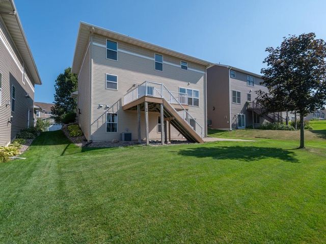 1511 Pembroke Pass, Chanhassen, MN 55317