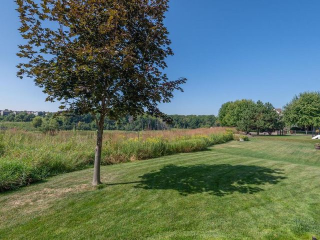 1511 Pembroke Pass, Chanhassen, MN 55317