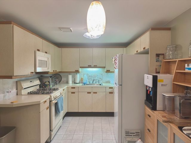 282 Place Lane 282, Woburn, MA 01801