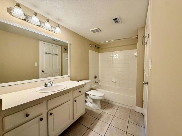 15095 Michelangelo Boulevard 201, Delray Beach, FL 33446