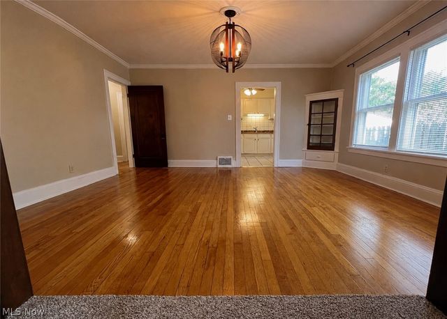 2173 Brown Road Down, Lakewood, OH 44107