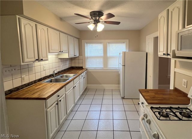 2173 Brown Road Down, Lakewood, OH 44107