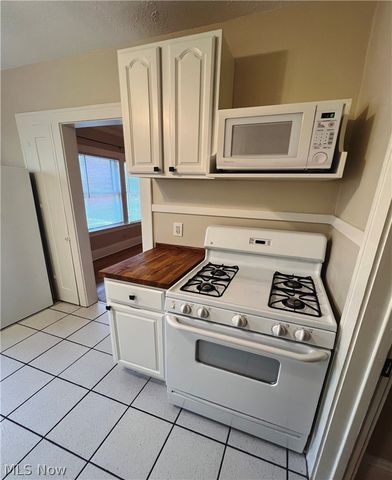 2173 Brown Road Down, Lakewood, OH 44107