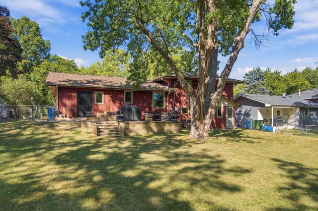 1531 15th Street NW, New Brighton, MN 55112