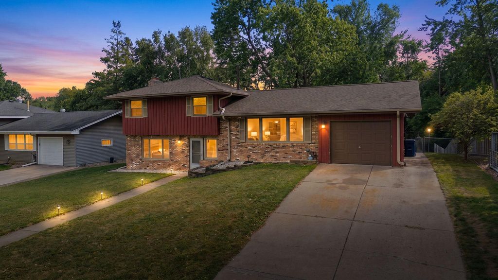 1531 15th Street NW, New Brighton, MN 55112