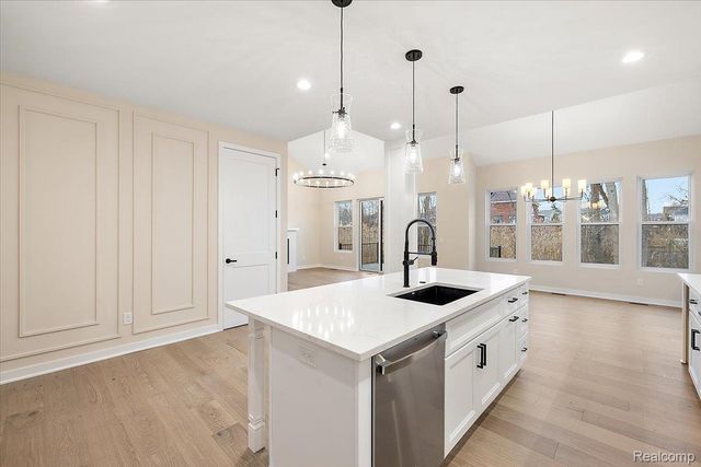 2044 Breckenridge Court, Rochester, MI 48307