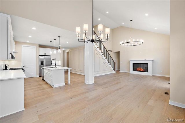 2044 Breckenridge Court, Rochester, MI 48307