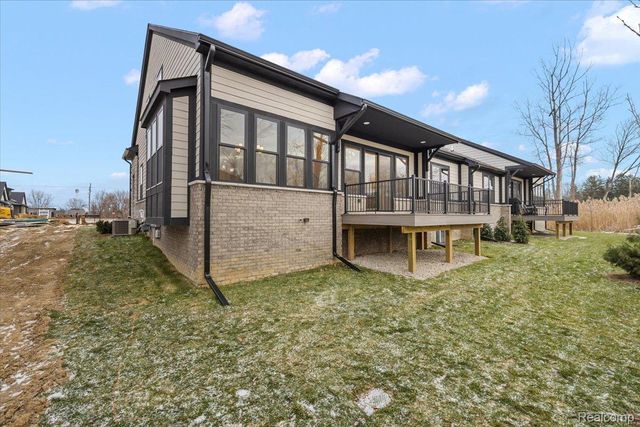 2044 Breckenridge Court, Rochester, MI 48307