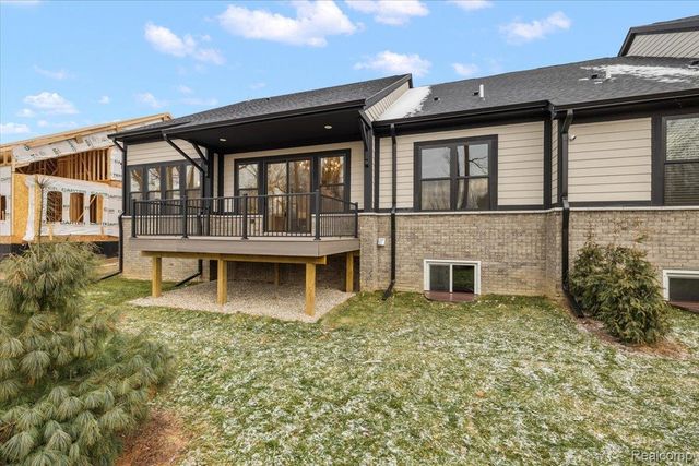 2044 Breckenridge Court, Rochester, MI 48307