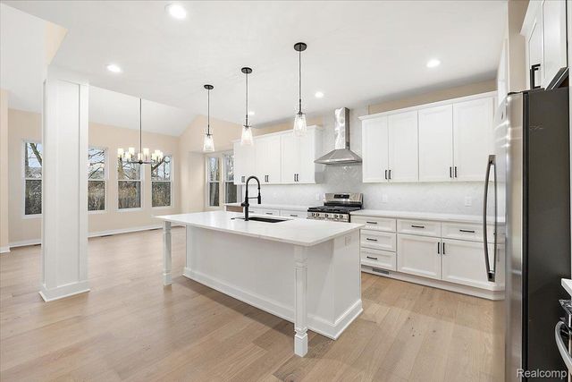 2044 Breckenridge Court, Rochester, MI 48307