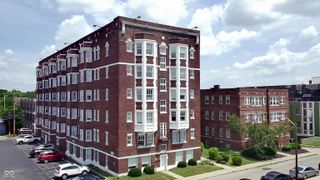 230 E 9th Street 111, Indianapolis, IN 46204