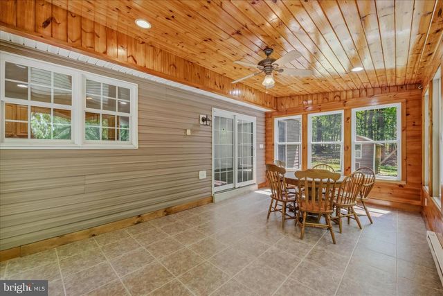 196 FLAGSTONE LN, Berkeley Springs, WV 25411