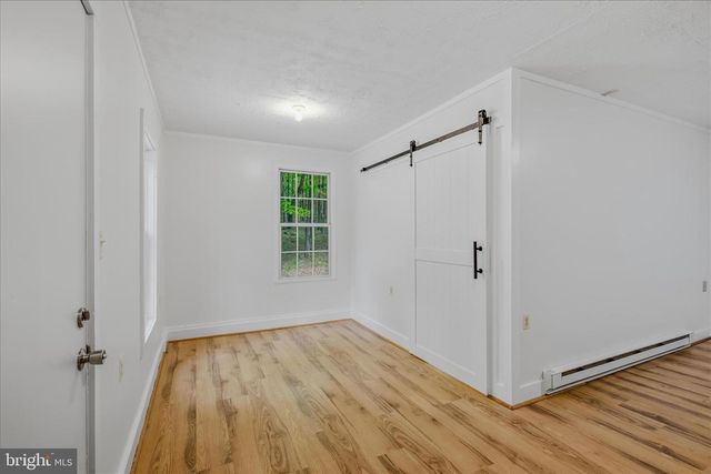 196 FLAGSTONE LN, Berkeley Springs, WV 25411