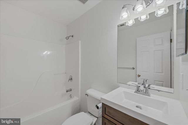 196 FLAGSTONE LN, Berkeley Springs, WV 25411