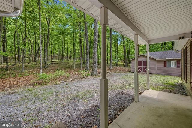 196 FLAGSTONE LN, Berkeley Springs, WV 25411
