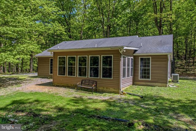 196 FLAGSTONE LN, Berkeley Springs, WV 25411