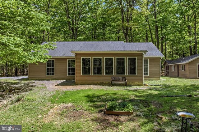 196 FLAGSTONE LN, Berkeley Springs, WV 25411