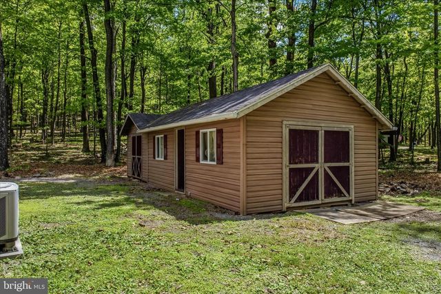 196 FLAGSTONE LN, Berkeley Springs, WV 25411