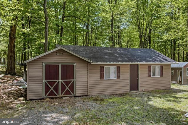 196 FLAGSTONE LN, Berkeley Springs, WV 25411