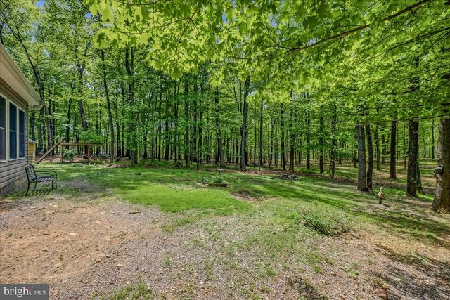 196 FLAGSTONE LN, Berkeley Springs, WV 25411
