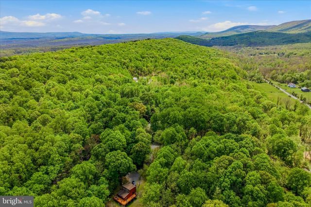 196 FLAGSTONE LN, Berkeley Springs, WV 25411