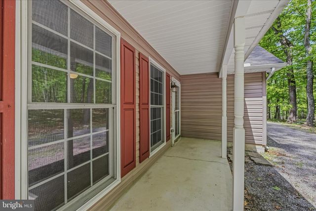 196 FLAGSTONE LN, Berkeley Springs, WV 25411